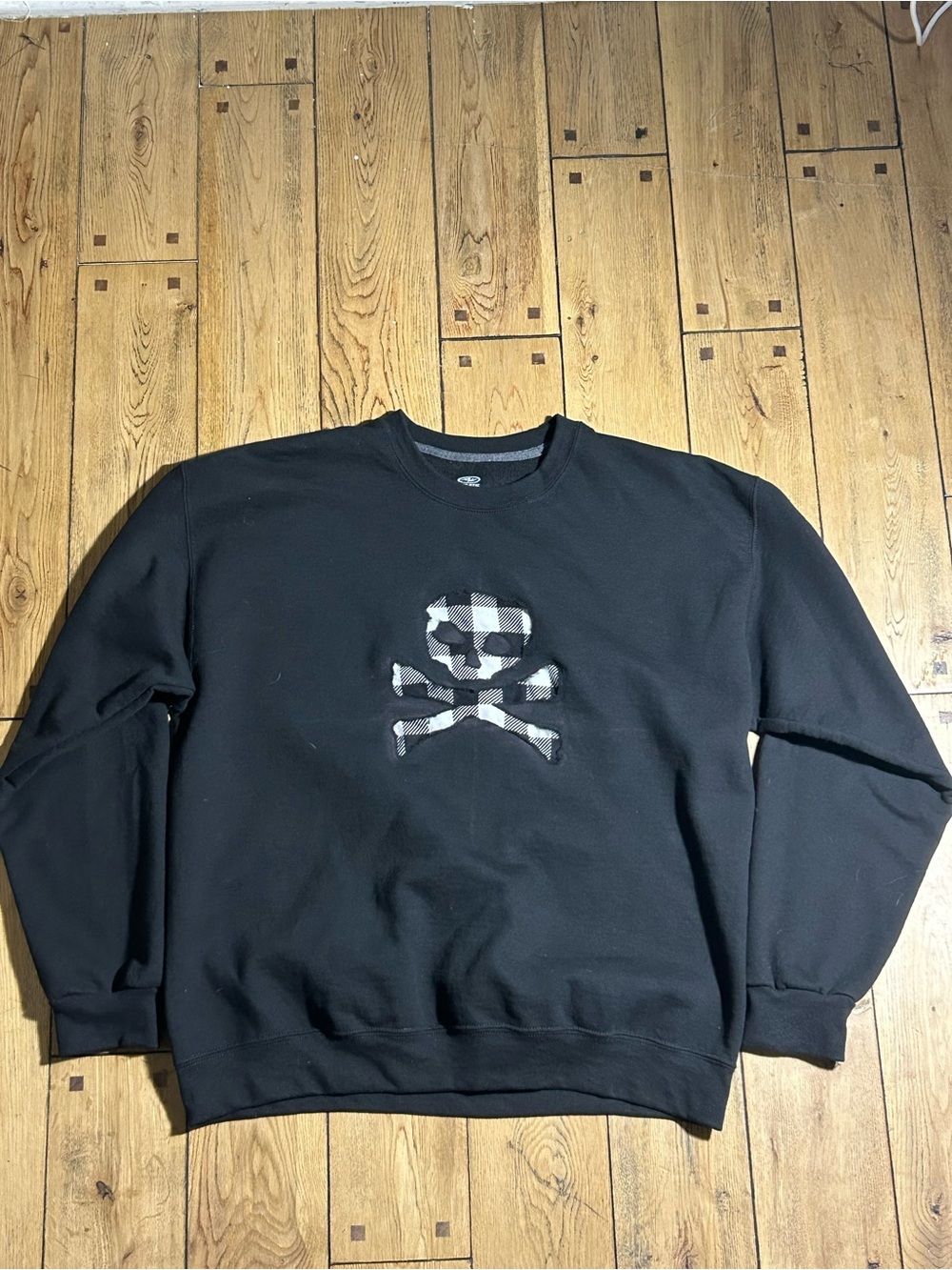 Black Men’s Crewneck Sweater with Plaid Skull Graphic
